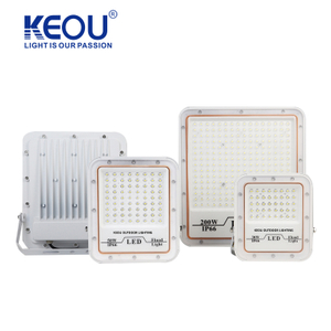 Holofote de alum&iacute;nio com tinta spray branca