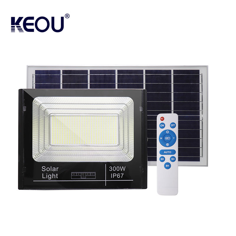 Uzaktan Kumandalı B&ouml;l&uuml;nm&uuml;ş G&uuml;neş Enerjili Taşkın Işık