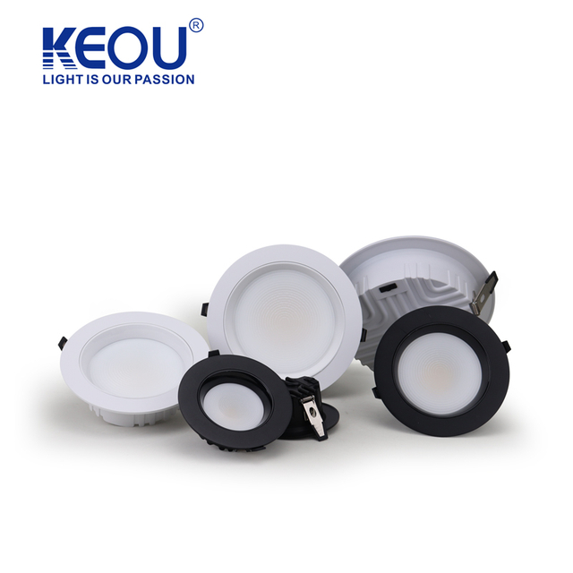 Luz regulable con carcasa de aluminio blanca y negra 3CCT