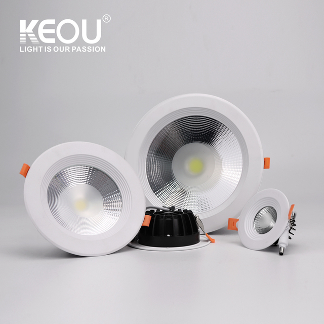 Lumi&egrave;re encastr&eacute;e &eacute;conomique vers le bas